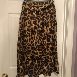 Leopard, tied skirt